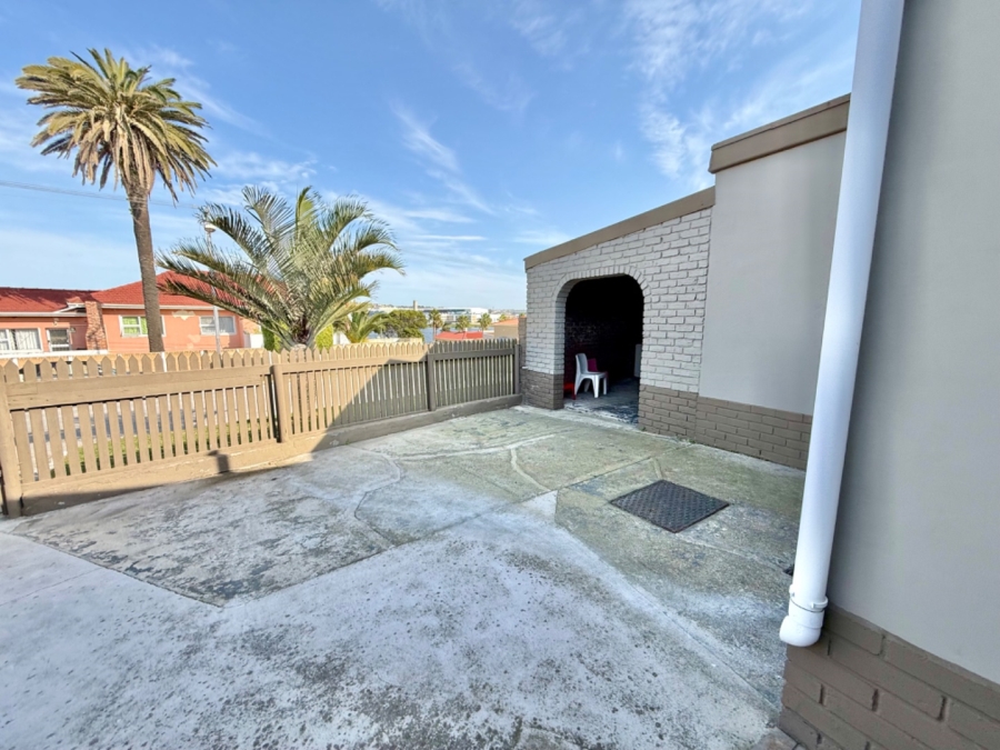 4 Bedroom Property for Sale in Sydenham Eastern Cape